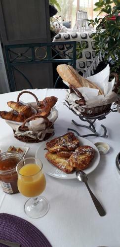 Bed & Breakfast La Maison de Marie-jeanne - Chambres Et Table D'h�tes