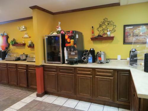 Hotel Patti's Inn And Suites