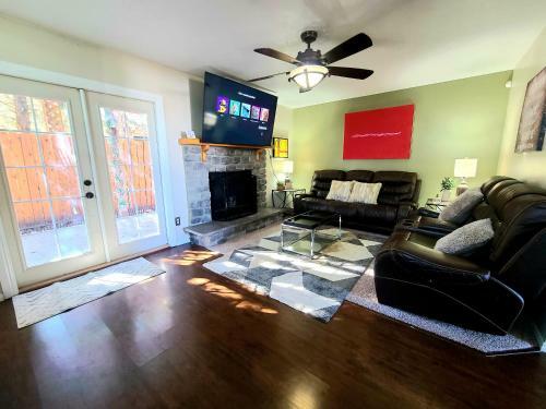 King Bed - Pool Table - Get-a-way Retreat