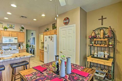 Charming Az Escape With Fire Pit, 1 Mi To Park!