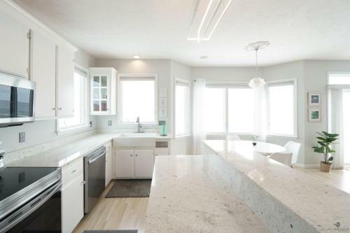 Grandview Waterfront Lux Manor