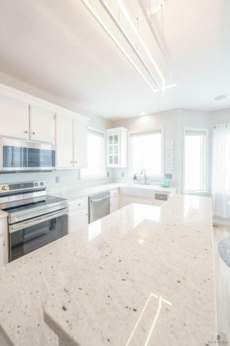 Grandview Waterfront Lux Manor