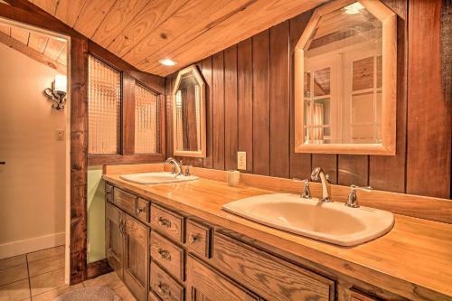 Spacious Newport Cabin In Tranquil Setting!
