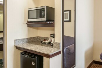 Hotel Comfort Suites Marion