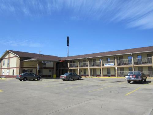 Motel First Western Inn - Fairmont City