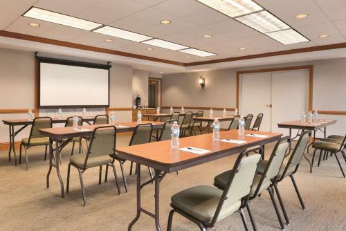 Hotel Country Inn And Suites Portage