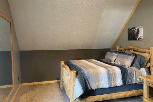 Villa Gorgeous 3bdrm Cabin Sleeps 12 On A Private Lake