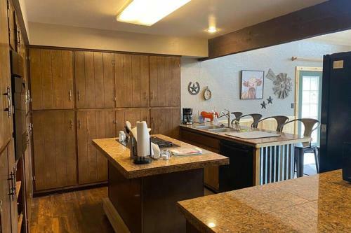 Villa Gorgeous 3bdrm Cabin Sleeps 12 On A Private Lake