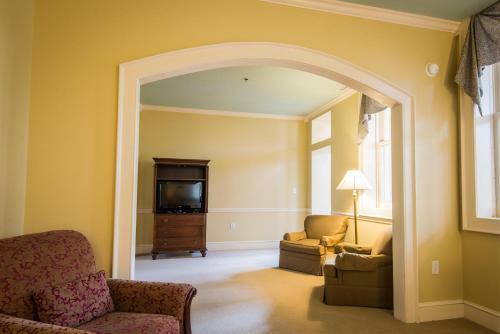 Hotel Fort Harrison State Park Inn