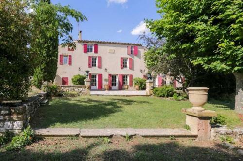 G�te de La Sabli�re Vignoble Aixois Et Piscine