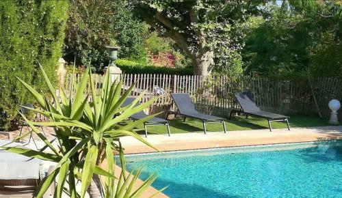 G�te de La Sabli�re Vignoble Aixois Et Piscine