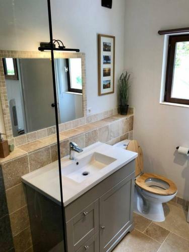 Luxury Countryside Cottage With Mountain Views