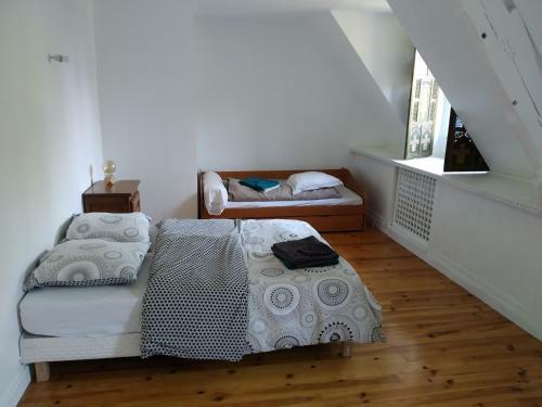 Grande Maison En Pierre, Calme, Jardin Arbor�.
