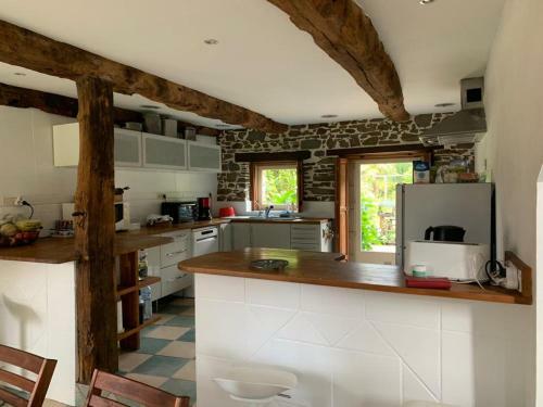 Grande Maison En Pierre, Calme, Jardin Arbor�.