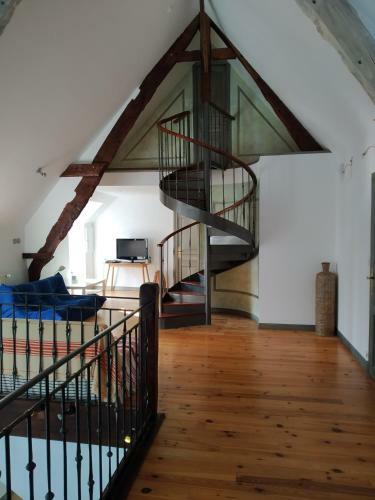 Grande Maison En Pierre, Calme, Jardin Arbor�.