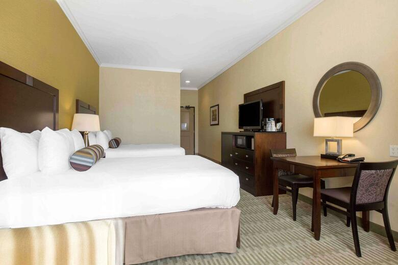 The Oaks Hotel & Suites