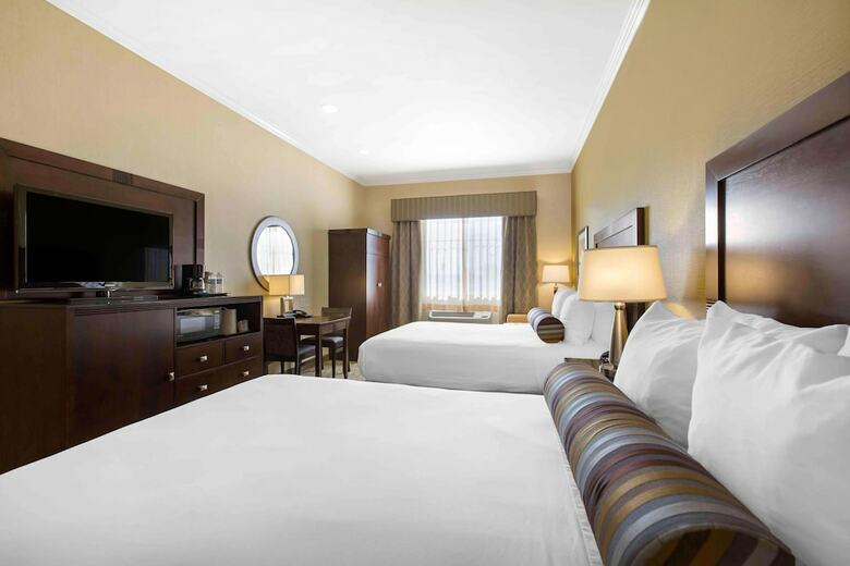 The Oaks Hotel & Suites