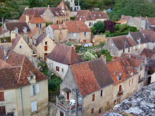 Rue Bertrand De Got