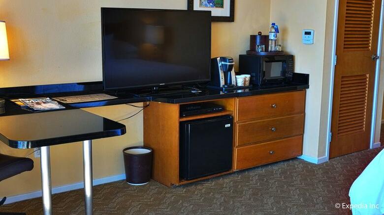 Grand Pacific Palisades Resort & Hotel