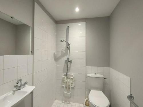 G�te Saint-haon-le-ch�tel, 3 Pi�ces, 6 Personnes - Fr-1-496-254