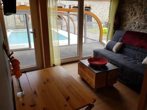 Hostal Duplex Swimming Cats