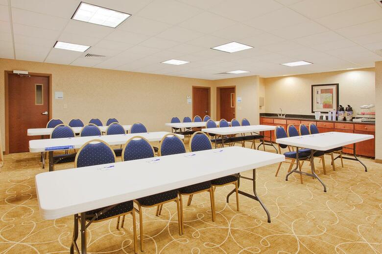 Holiday Inn Express Hotel & Suites Foley