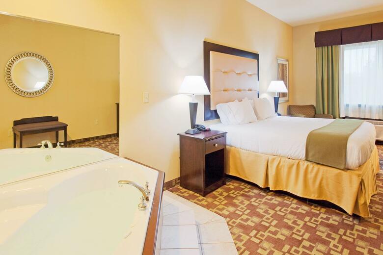 Holiday Inn Express Hotel & Suites Foley