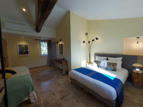 Hostal Les Jardins de Falgui�re