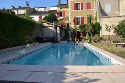 St Jean Du Gard : Spacious Apartment With Use Of Pool