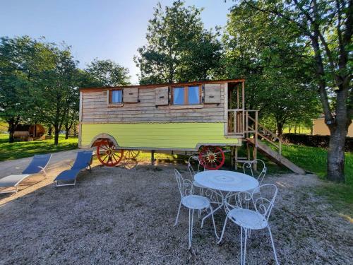 Hostal Roulottes Au Pied Du Vercors