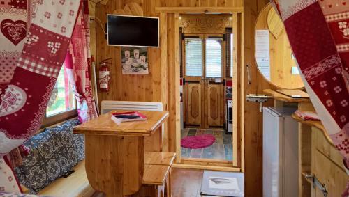 Hostal Roulottes Au Pied Du Vercors