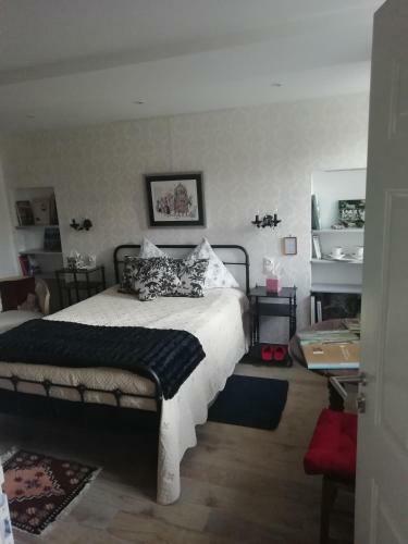 Hostal Avenue Du Ch�teau