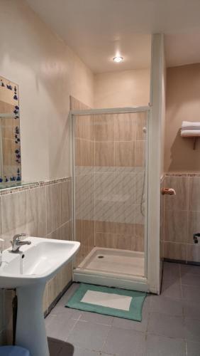 4 Bedroom Holiday Home With Private Pool And Garden
