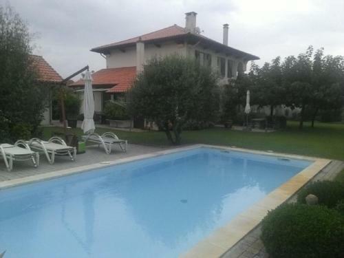 Immaculate 6-bed House In Saint-julien-en-born