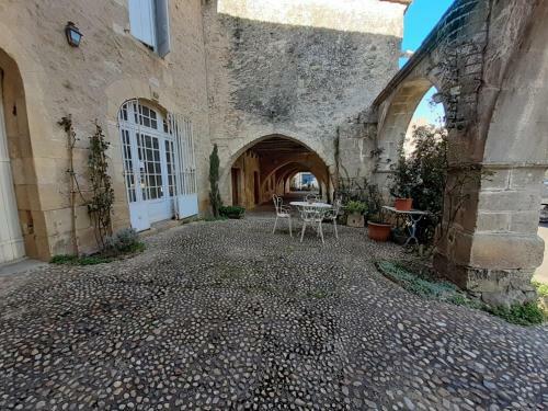 Maison Atypique Dans Cit� M�di�vale