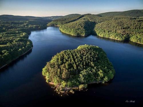 Le Chalet Du Lac de Chaume�on Au Coeur Du Morvan