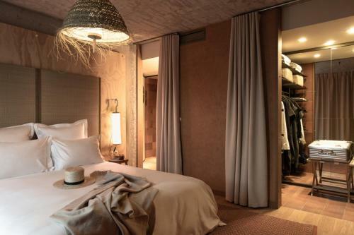 Hotel Mob House