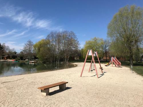 Le Chalet Du Lac - Domaine de La Goujonne