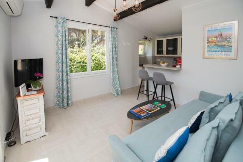 Charmante Petite Maison A L'�ntr�e de Saint Tropez