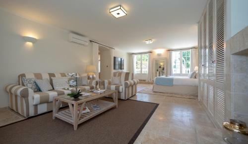 Hotel La Bastide Des Salins