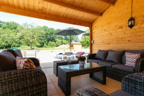 Villa Luxury 3 Bed Holiday Home With Swimming Pool