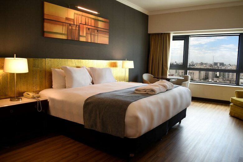 Radisson Montevideo Victoria Plaza Hotel