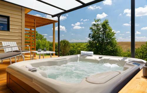 Bed & Breakfast Chambre D'h�tes de Charme � La Maison Bleue
