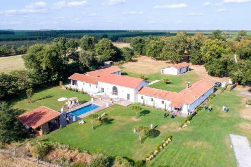 Villa Domaine de Bouh�my - Ferme Napol�onienne