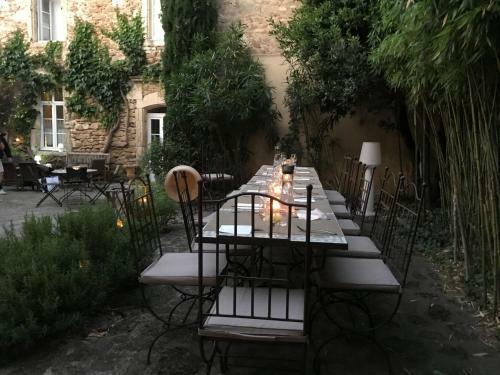 Bed & Breakfast Les Aigui�res En Provence