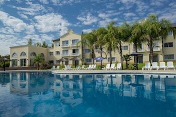 Hotel Howard Johnson Pilar Resort Spa & Convention Center