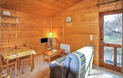 Awesome Home In Thuyets With Wifi And 2 Bedrooms