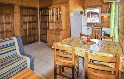 Awesome Home In Thuyets With Wifi And 2 Bedrooms