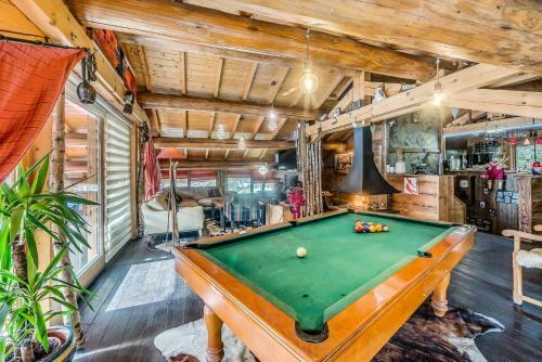 Chalet Iseran - Chalets Pour 15 Personnes 10