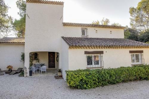 Hostal Villa Les Lucioles